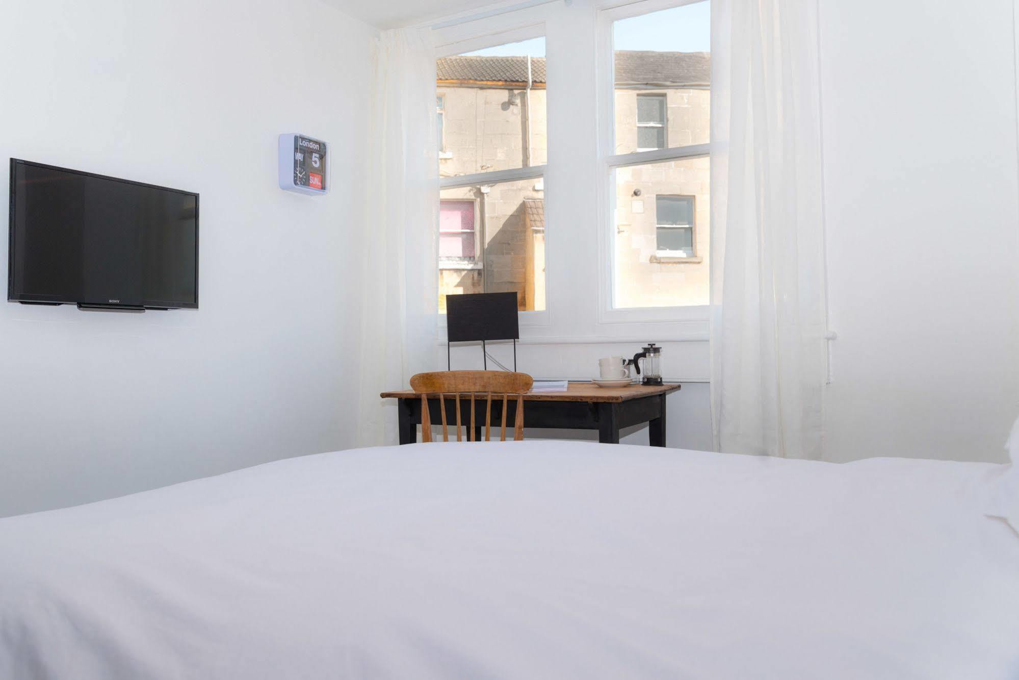 The Thief Hotel Bath Bagian luar foto